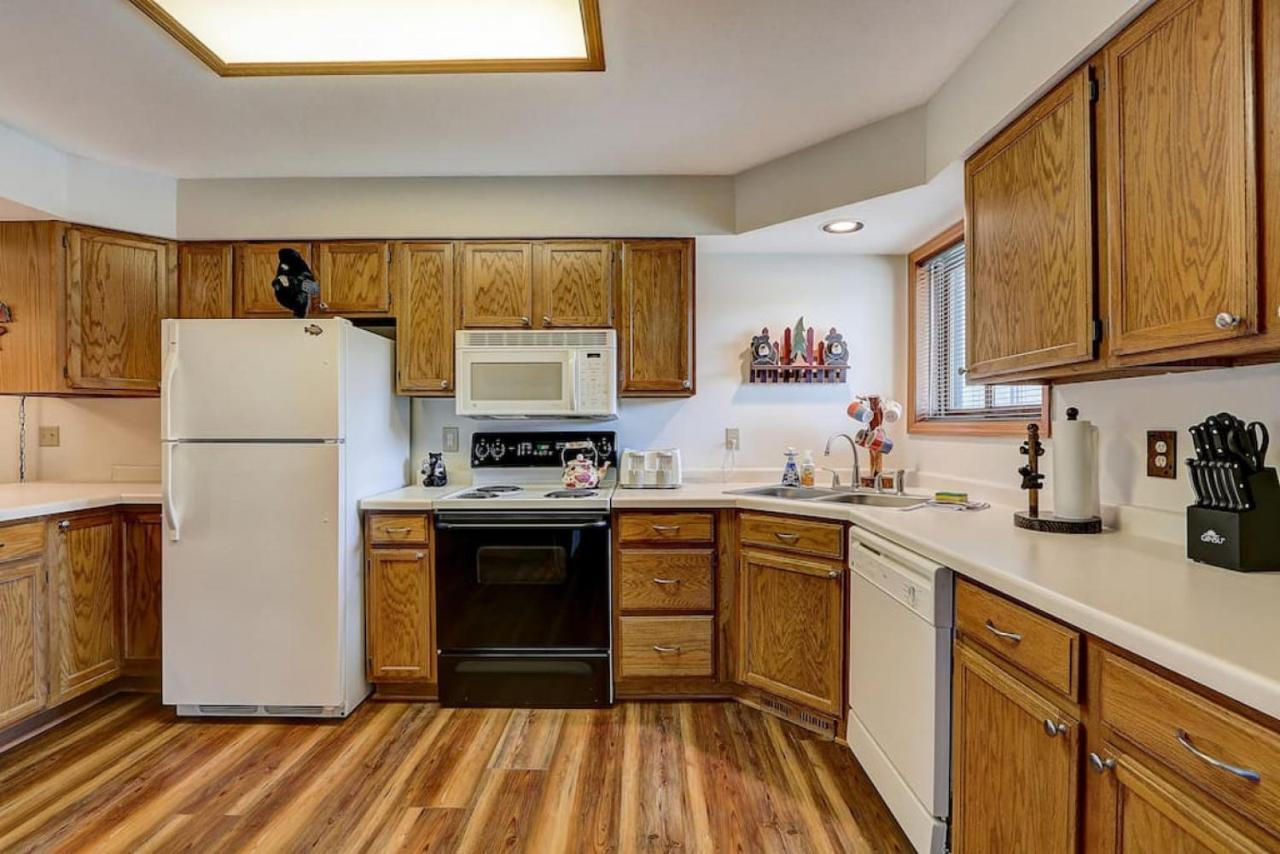 Brown Family Condo For Families Golf Trips And Girls Getaways Wisconsin Dells Εξωτερικό φωτογραφία
